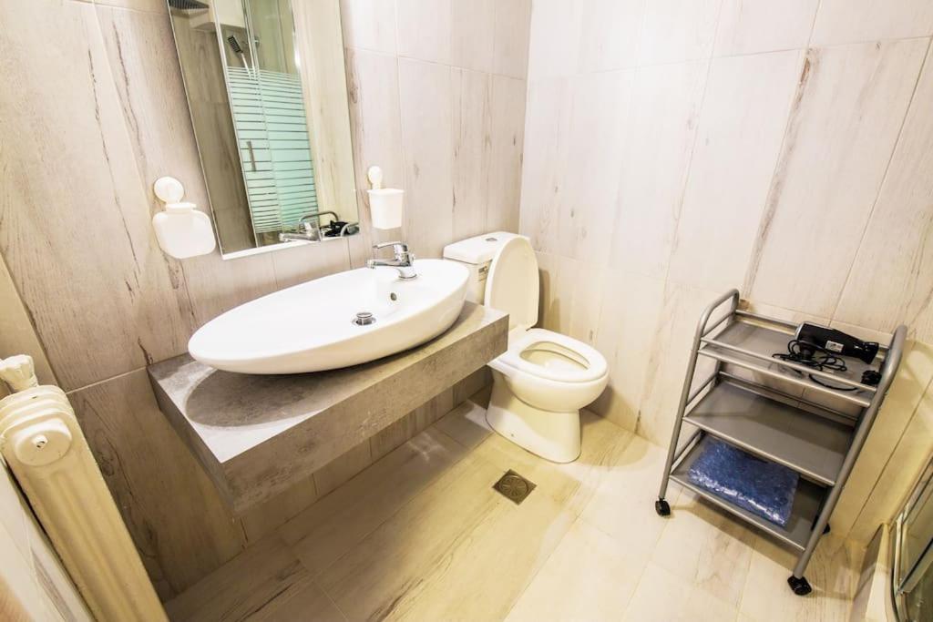 2 Bedrooms Apartment Close To Metro Dafni In Athens Exterior photo